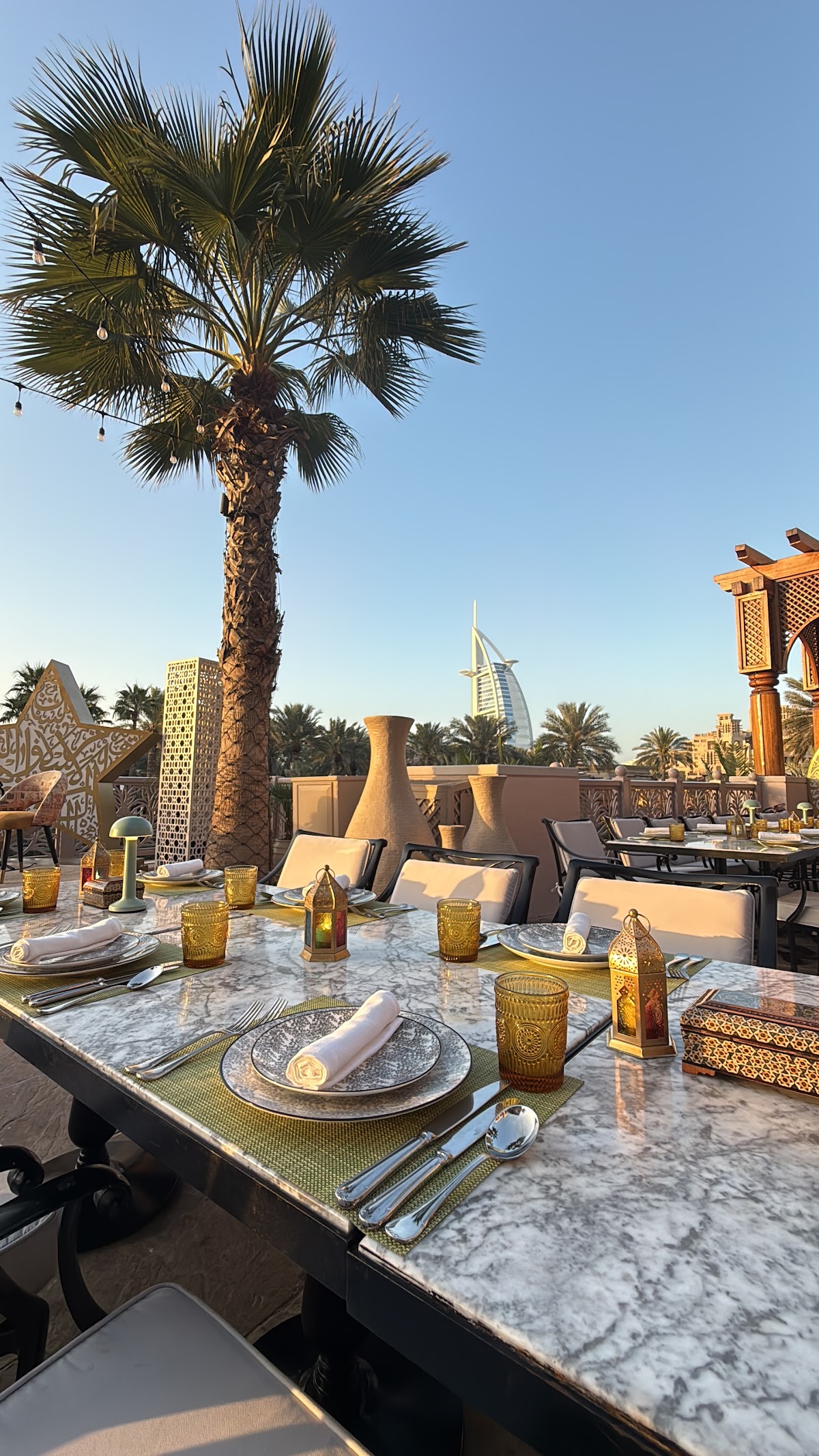 Al Nafoorah Friday Brunch - photo 2